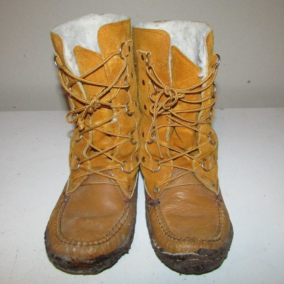 VINTAGE Genuine Leather Mukluks - Sz 7-8 - Picture 1 of 3